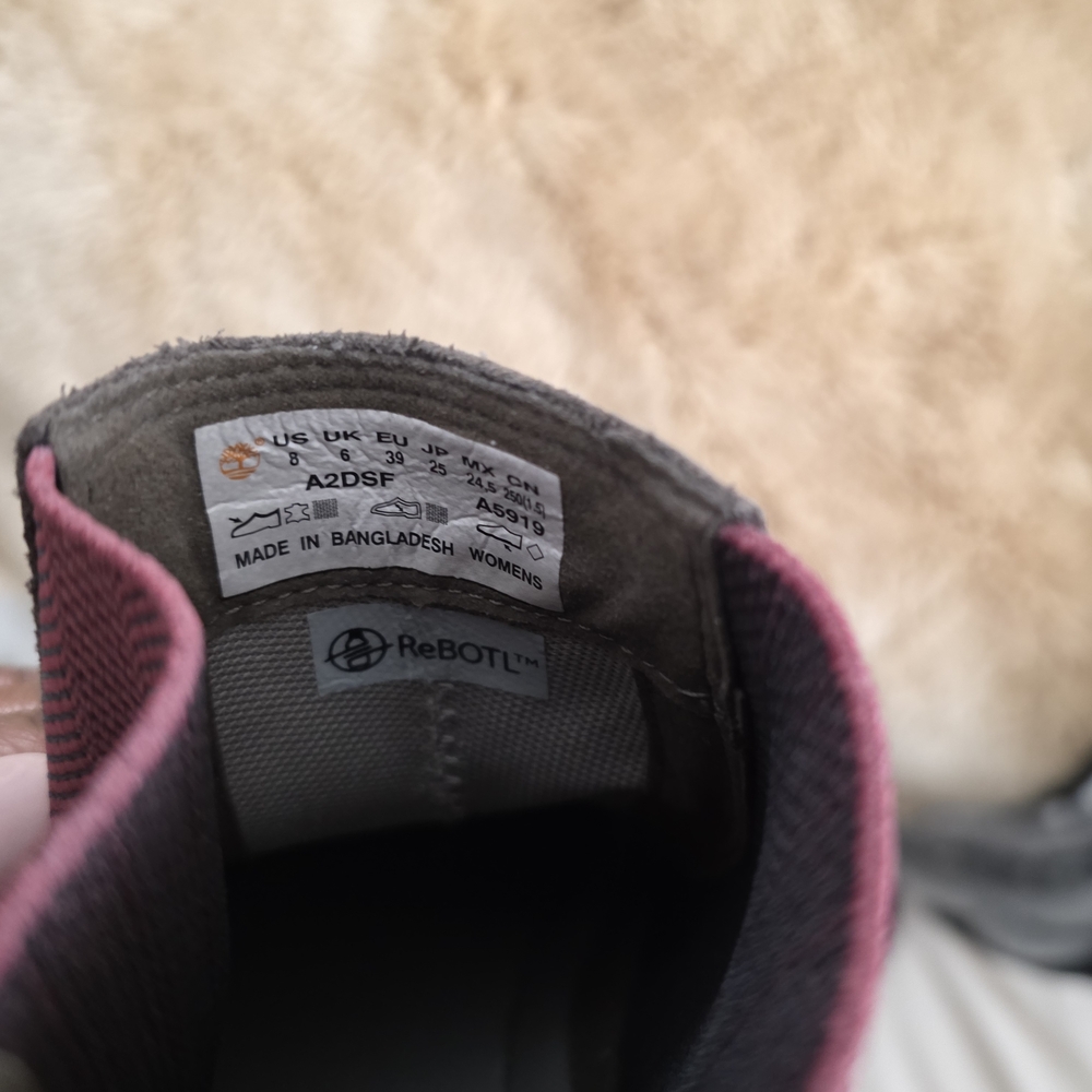Timberland Women's Olive and Burgundy Chelsea Boots - Picture 6 of 6